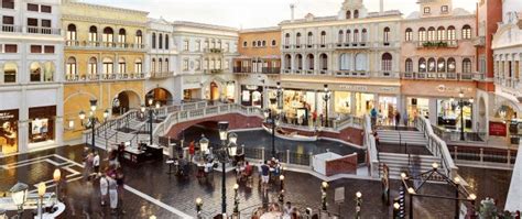 Grand Canal Shoppes Directory .